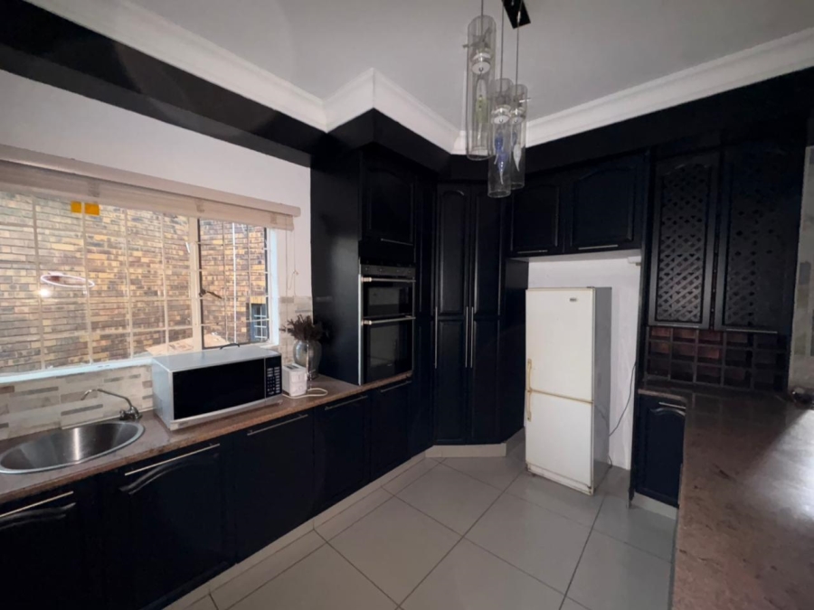 6 Bedroom Property for Sale in Safari Gardens North West